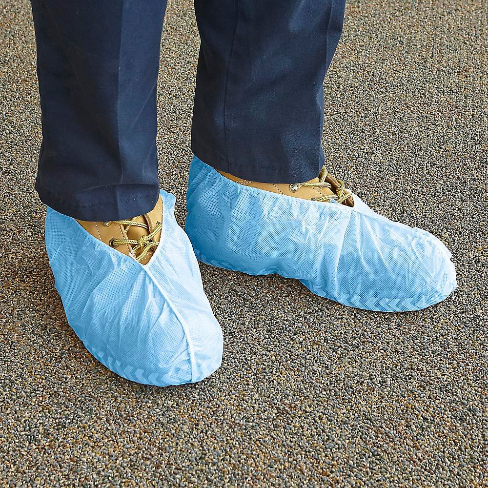 dsiposable shoe covers Sfee 100 Pack Covers-Disposable Shoe for Indoors, Non Slip, Durable, Recyclable Non Woven Booties Shoes Cover for Workplace, Office, Home Floor Carpet Protection, One Size Fits All (Pink) Universal size ShoozCovers Disposable Shoe Covers Soft
